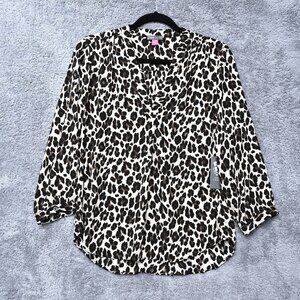 Vince Camuto Leopard Print Relaxed 3/4 Sleeve V Neck Top Blouse Size Small NWTS